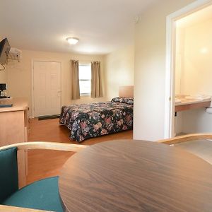 Single Queen Room